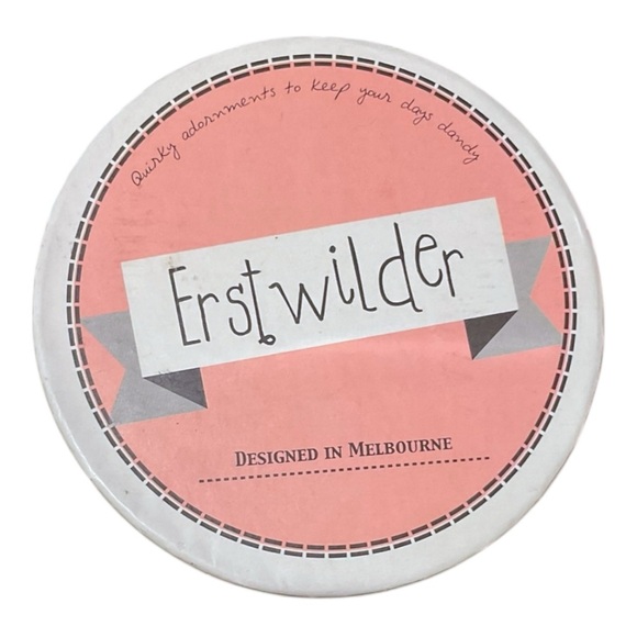 Erstwilder Heart of Africa Mother Child Resin Giraffe Pin - Picture 7 of 9